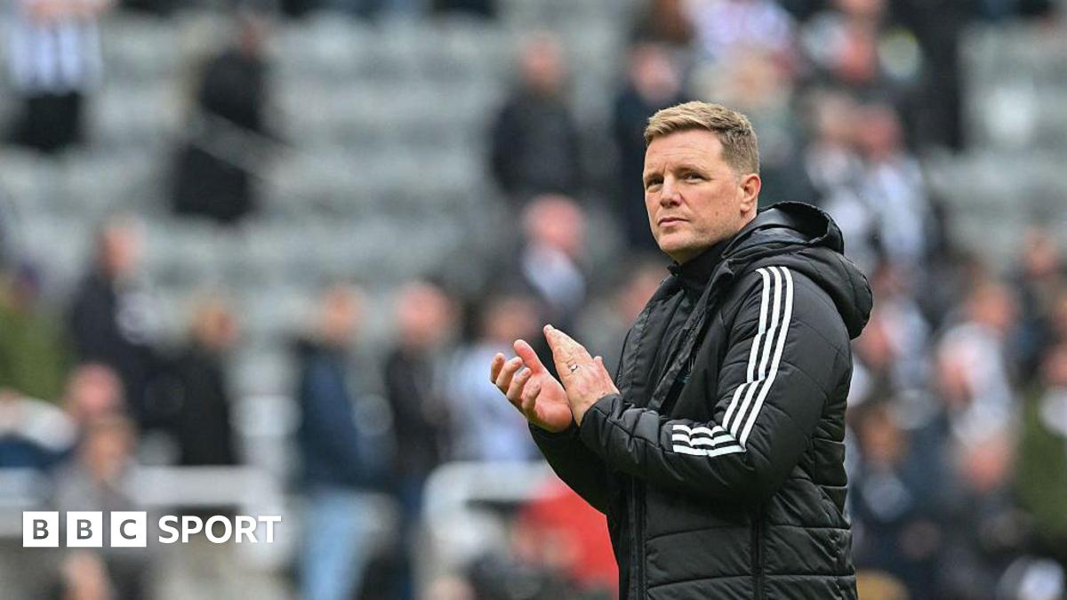 Eddie Howe applauds supporters after Newcastle United's game against Sunderland at St James' Park