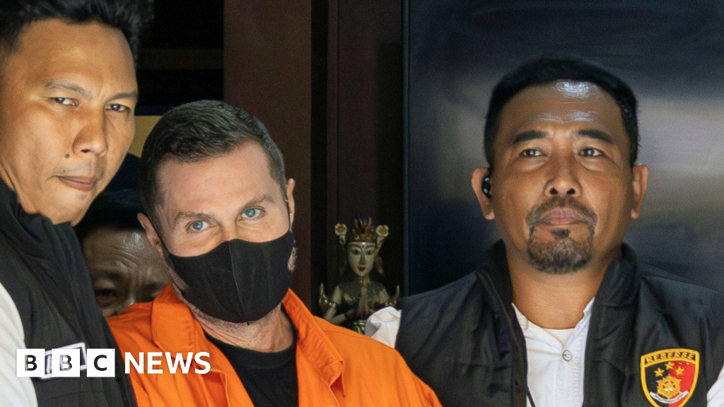 Spanish police 'dismantle' Scottish drugs gang as Steven Lyons arrested