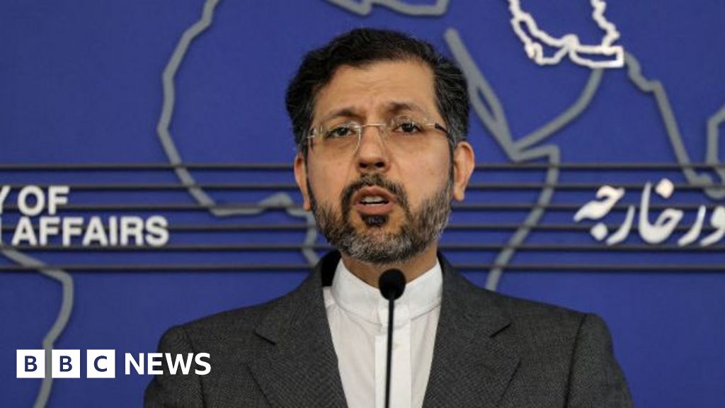 US must choose 'between war and ceasefire', Iranian minister tells BBC