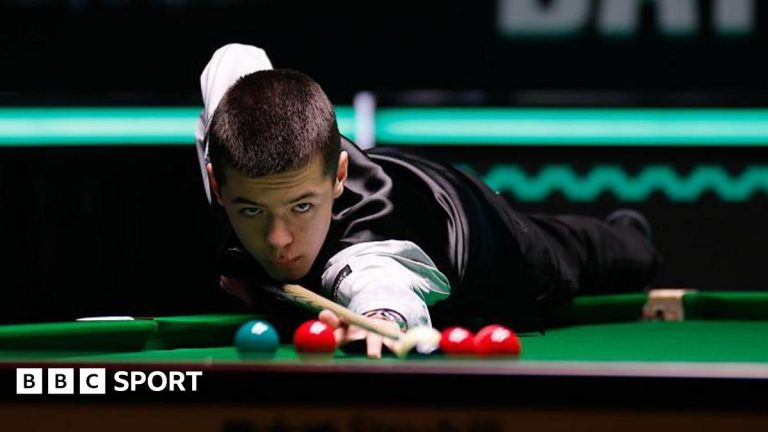 Michal Szubarczyk playing a shot